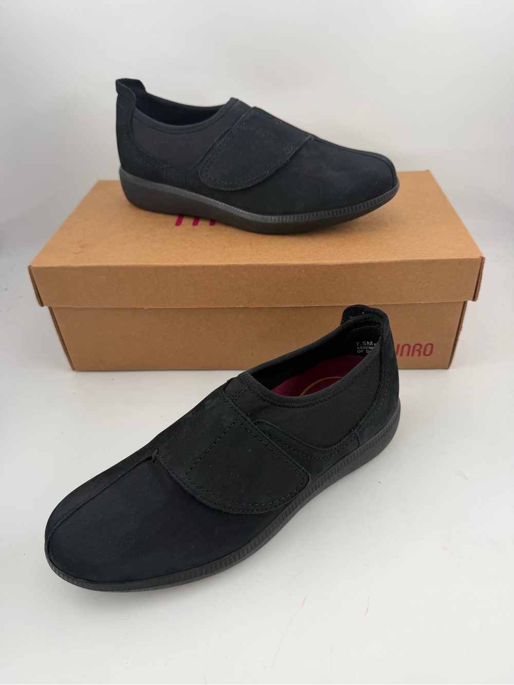 Munro Women’s Janis -SZ 7.5- Black Suede Wedge Heel Low Top Shoes Sneakers